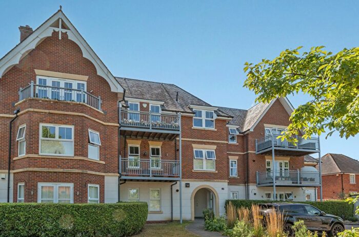 3 Bedroom Flat For Sale In Overbury Avenue, Beckenham, Kent, BR3