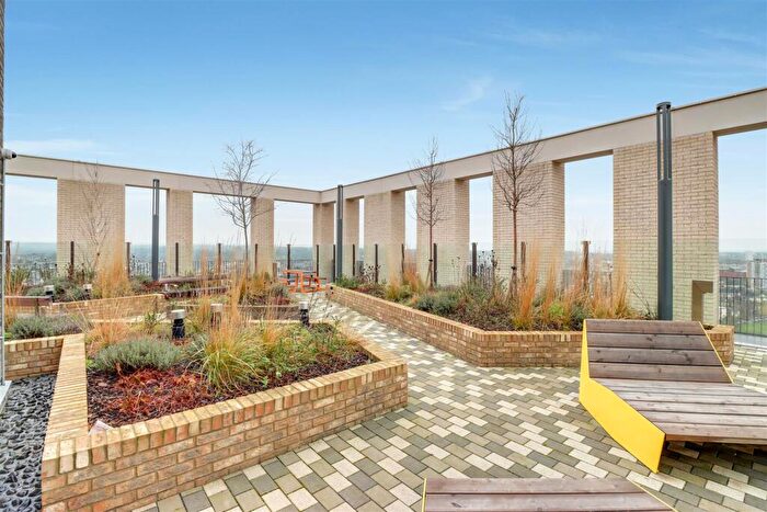 2 Bedroom Apartment To Rent In Herne Hill Road, London, SE24