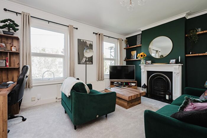 1 Bedroom Flat For Sale In Goodenough Road, London, SW19