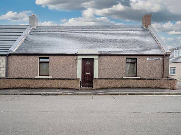 3 Bedroom Semi-Detached Bungalow For Sale In Grainger Street, Lochgelly, KY5