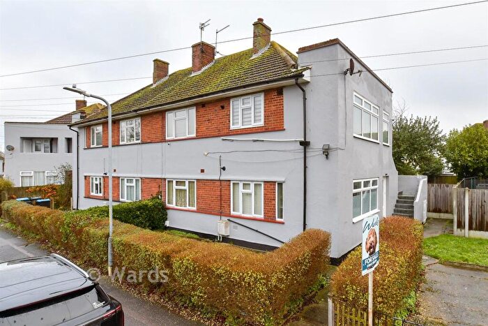 2 Bedroom Flat For Sale In Princess Margaret Avenue, Ramsgate, Kent, CT12