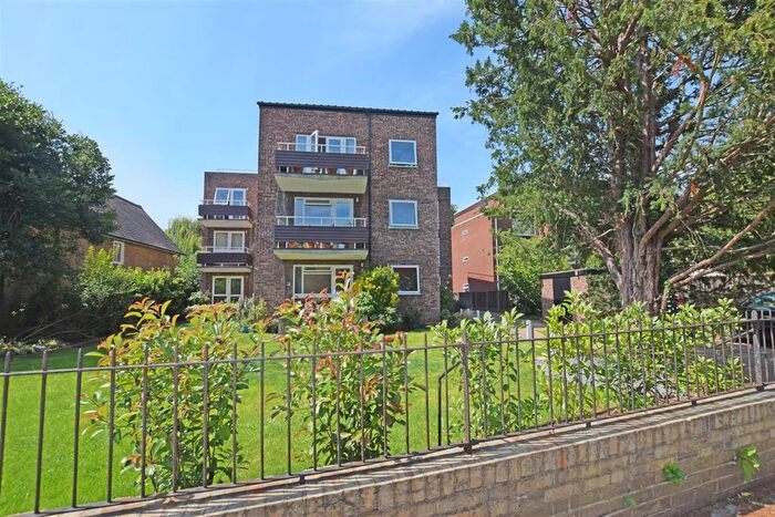 1 Bedroom Flat To Rent In Broom Road, Teddington, TW11