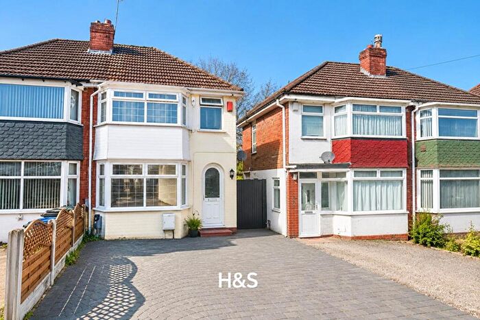 3 Bedroom Semi-Detached House For Sale In Parkdale Road, Birmingham, B26