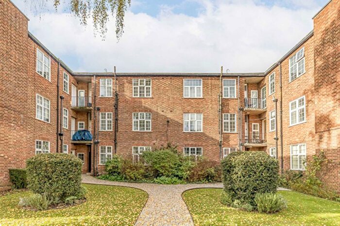 1 Bedroom Flat To Rent In Richmond Road, London, SW20