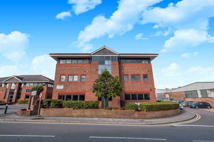 2 Bedroom Apartment To Rent In Vantage House Hook, RG27