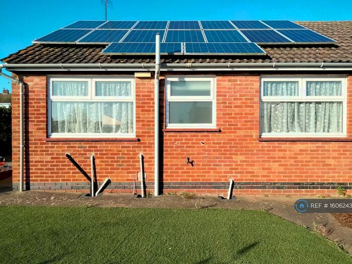 2 Bedroom Bungalow To Rent In Park Lane, Northampton, NN5