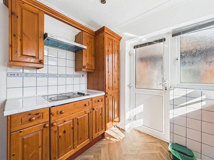 2 Bedroom Bungalow For Sale In Horsham Road, Feltham, TW14