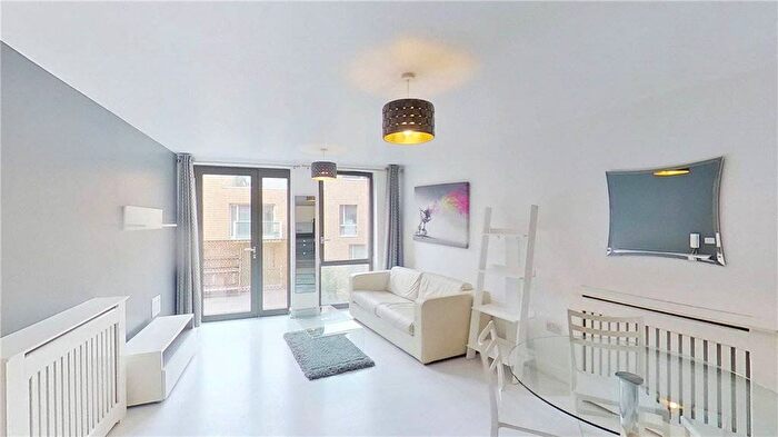 2 Bedroom Flat To Rent In Nelson Walk, Bow, London, E3