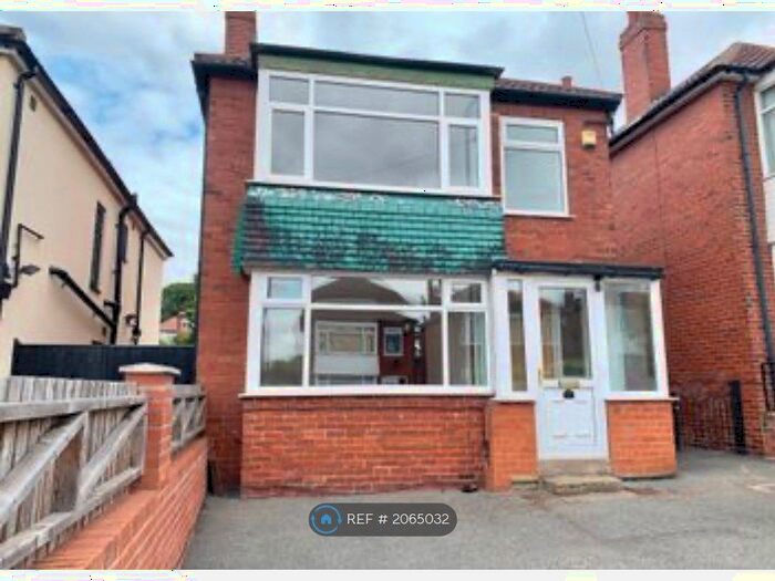 3 Bedroom Detached House To Rent In Carrholm Mount, Leeds, LS7