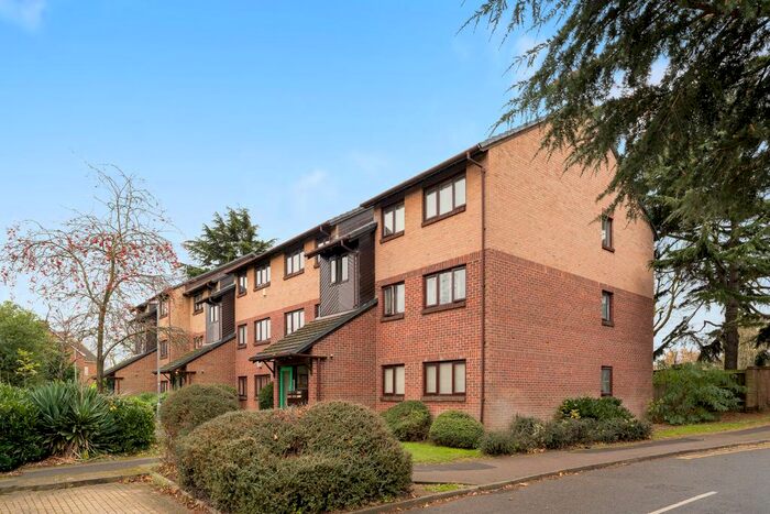 2 Bedroom Flat To Rent In Alders Close, London E11