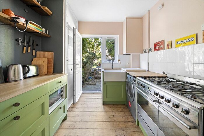 2 Bedroom Maisonette For Sale In Butterfields, Walthamstow, London, E17