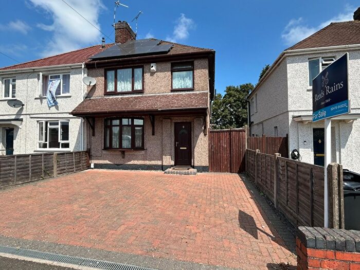 3 Bedroom Semi-Detached House For Sale In George Eliot Avenue, Bedworth, Warwickshire, CV12