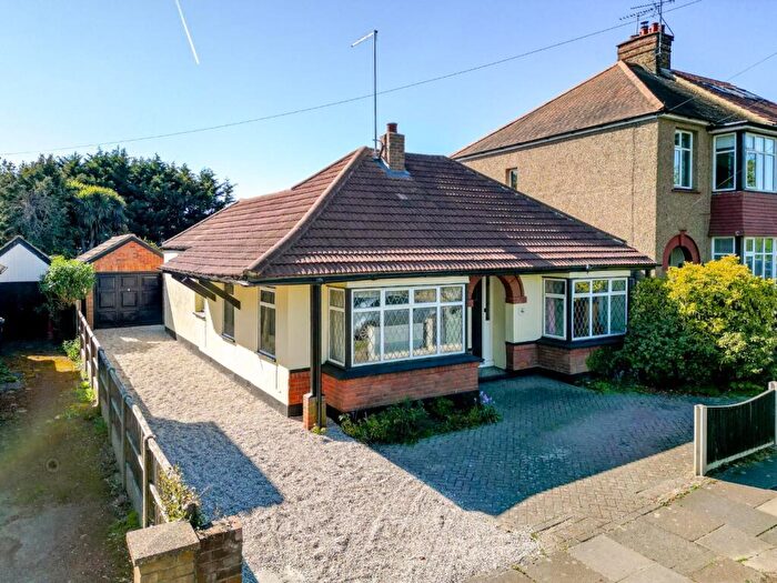 3 Bedroom Detached Bungalow For Sale In Kingswood Chase, Leigh-On-Sea, SS9
