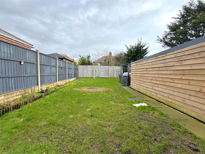 3 Bedroom Semi-Detached House For Sale In Shirecroft Road, Weymouth, DT4 - Photo 11