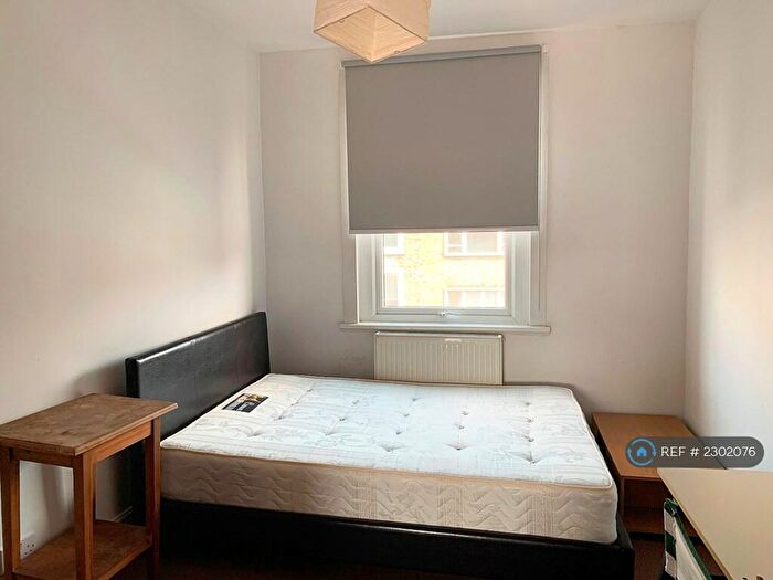 2 Bedroom Flat To Rent In Kingsland High Street, London, E8