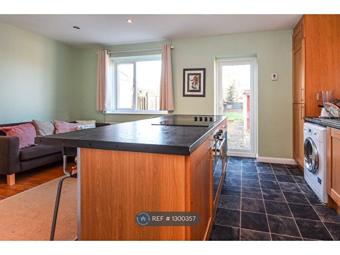 3 Bedroom Semi-Detached House To Rent In Harts Gardens, Guildford, GU2