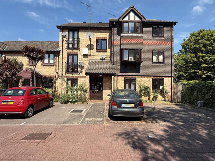 1 Bedroom Flat For Sale In Woodrush Close, New Cross, SE14