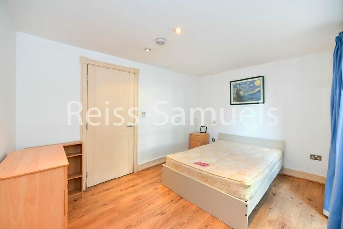 3 Bedroom Flat To Rent In Nova Building, Newton Place, Isle Of Dogs, Canary Wharf, Docklands, E14