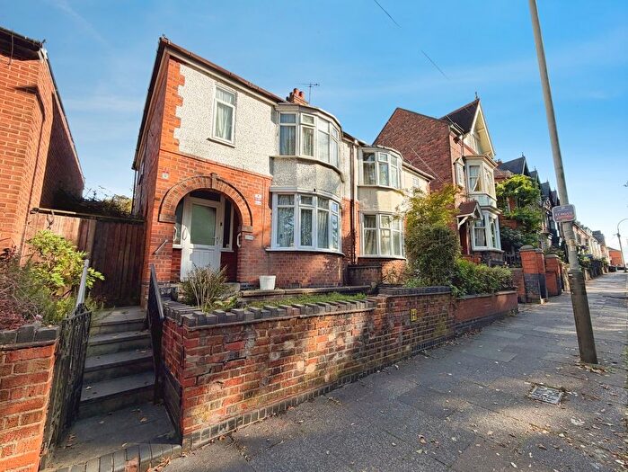 3 Bedroom Semi-Detached House For Sale In Fosse Road North, Leicester, Leicestershire, LE3