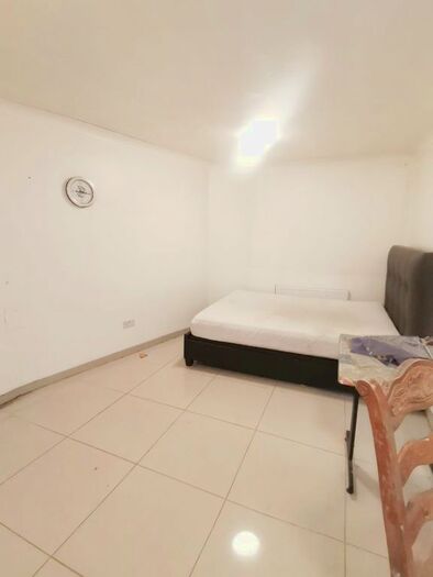 Studio To Rent In Marlow Gardens, Hayes, UB3