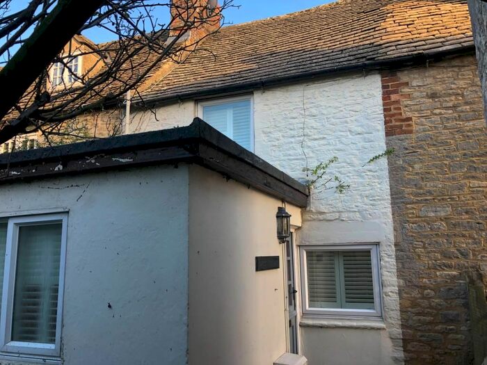 2 Bedroom Cottage For Sale In New Yatt Road, North Leigh, OX29