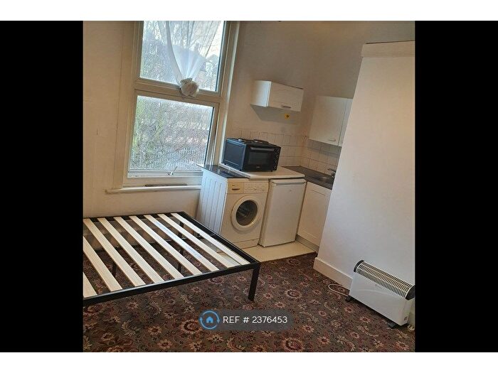 Studio To Rent In Holmdale Terrace, London, N15