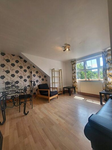 2 Bedroom Flat To Rent In Gordon Road, Ealing, W5