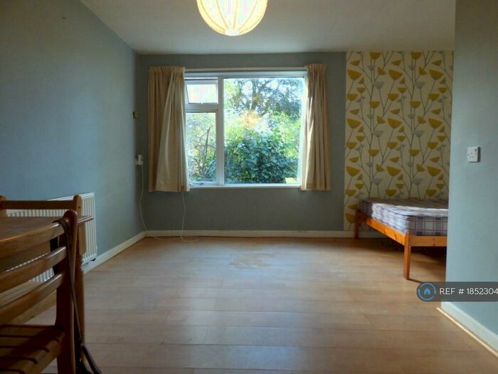 1 Bedroom Bungalow To Rent In Oborne Close, London, SE24