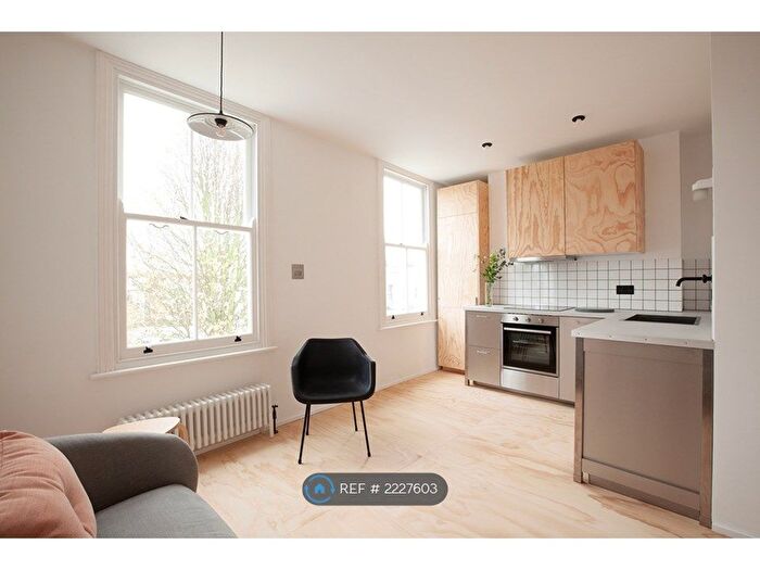 1 Bedroom Flat To Rent In Lyndhurst Way, London, SE15