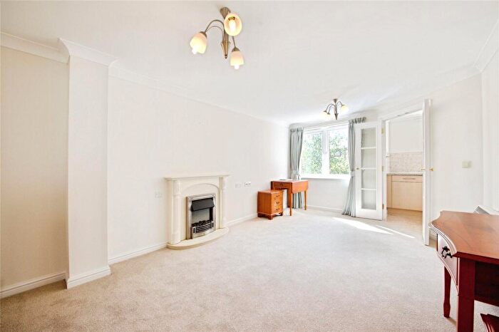 1 Bedroom Apartment For Sale In Argent Court, Barnet, EN5