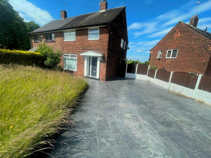 3 Bedroom Semi-Detached House To Rent In Town Street, Belle Isle, LS10
