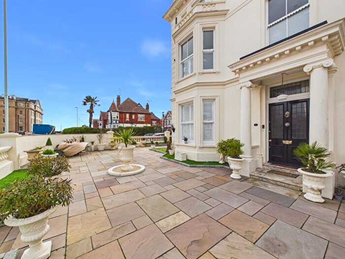 2 Bedroom Apartment To Rent In Heene Road, Worthing, BN11