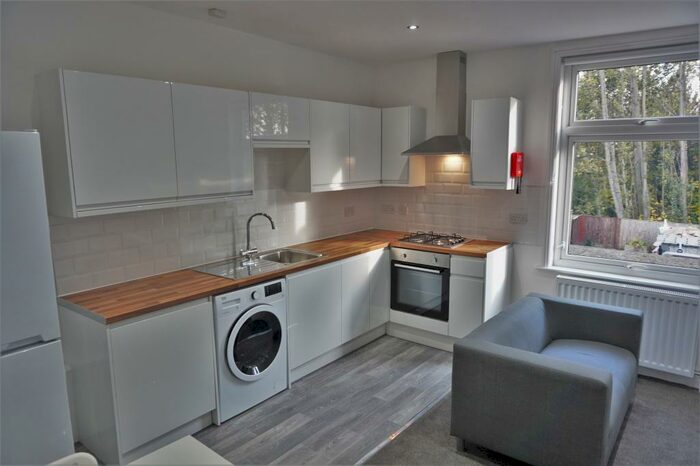 1 Bedroom Flat To Rent In Aberford Road, Oulton, Leeds, LS26