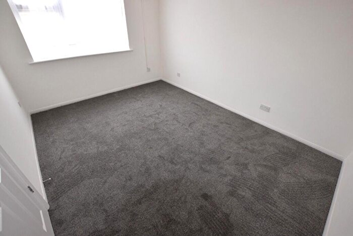 3 Bedroom Flat To Rent In Claremont Gardens, Ilford, London, IG3