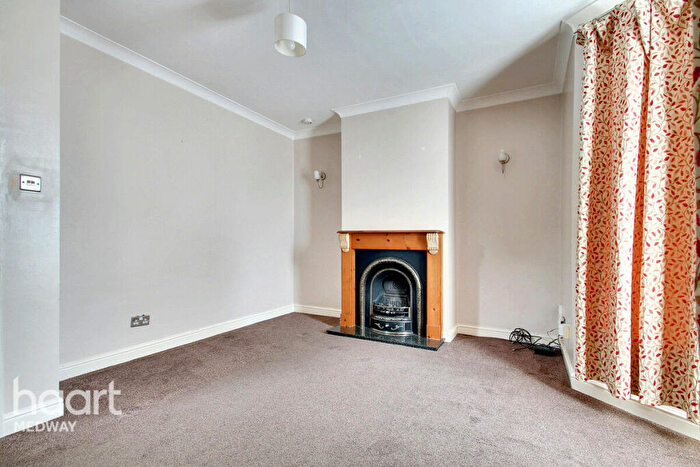 3 Bedroom End Of Terrace House For Sale In Mill Road, Rochester, ME2