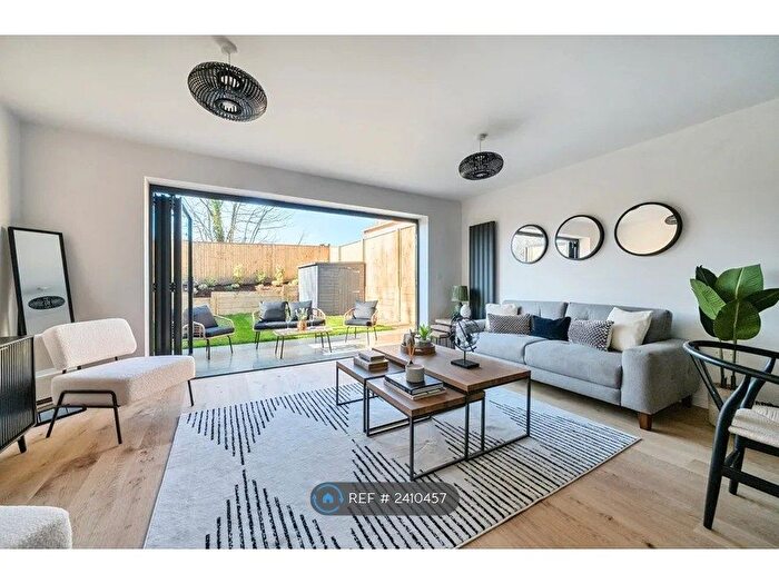 3 Bedroom Semi-Detached House To Rent In Lordswood Road, Southampton, SO16