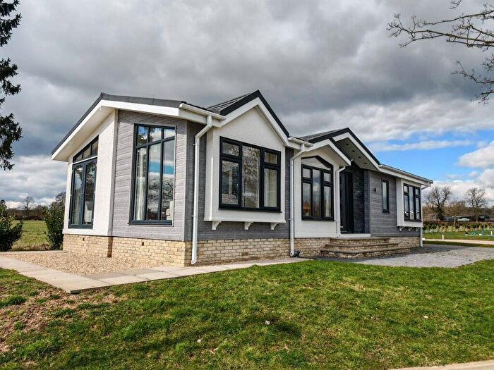 2 Bedroom Park Home For Sale In , Twyning, GL20