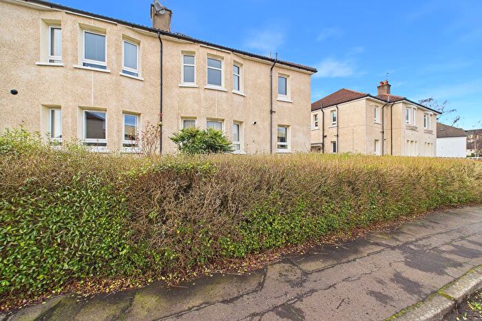 2 Bedroom Flat To Rent In Kelburne Oval, Paisley, PA1