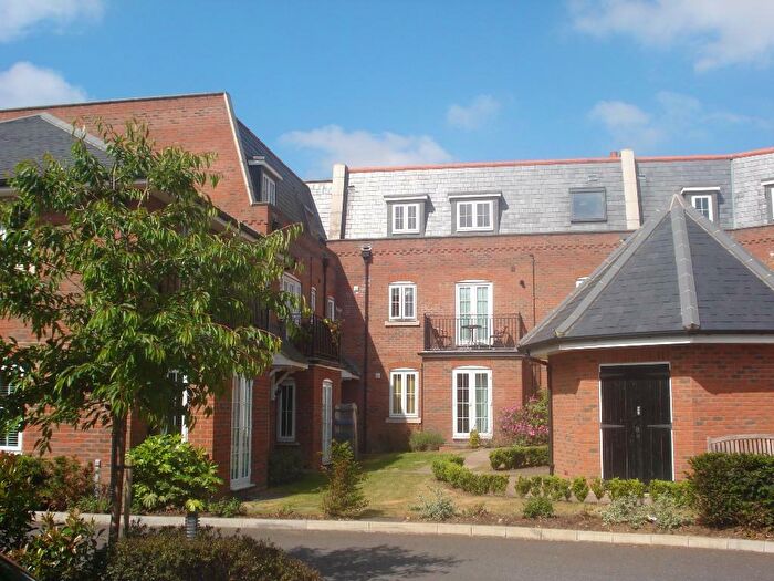 2 Bedroom Flat To Rent In Great North Road, Hatfield, AL9