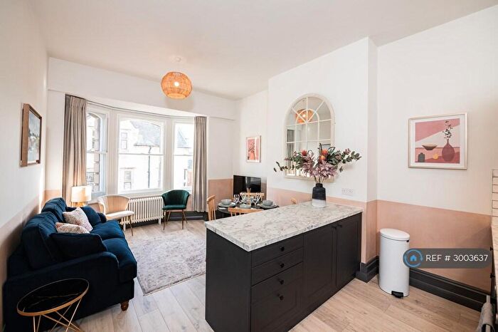 2 Bedroom Penthouse To Rent In Castle St, Salisbury, SP1
