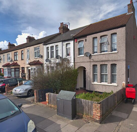 3 Bedroom Semi-Detached House To Rent In Saxon Road, Ilford, IG1
