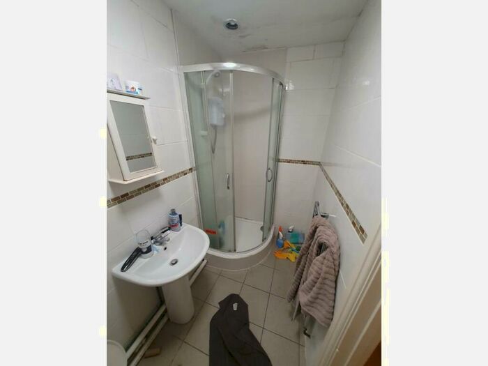 1 Bedroom House To Rent In Ruthin Gardens (Rooms), Cathays, CF24