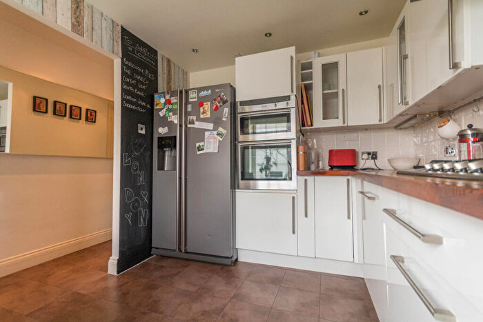 3 Bedroom Apartment To Rent In Brownlow House, George Row, London, SE16