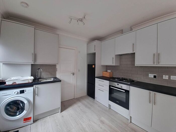 2 Bedroom Flat To Rent In Carlingford Road, Turnpike Lane, N15