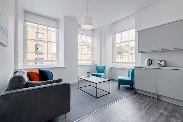 3 Bedroom Flat To Rent In South Bridge, Old Town, Edinburgh, EH1