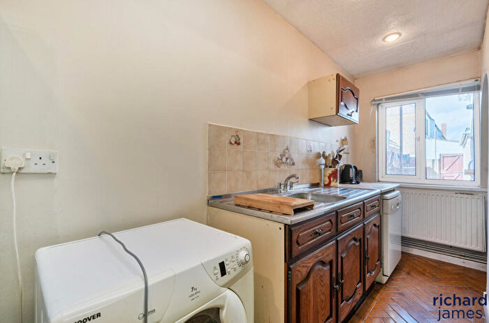 3 Bedroom Terraced House For Sale In Beatrice Street, Gorse Hill, Swindon, SN2