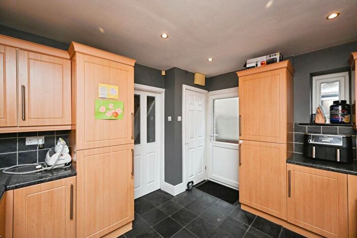3 Bedroom End Of Terrace House For Sale In Langford Road, Mansfield, Nottinghamshire, NG19