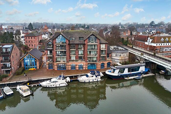 2 Bedroom Apartment For Sale In Becketts Place, Hampton Wick, Kingston Upon Thames, KT1