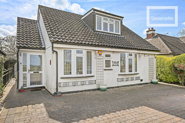 3 Bedroom Detached Bungalow For Sale In Lindsey Street, Epping, CM16