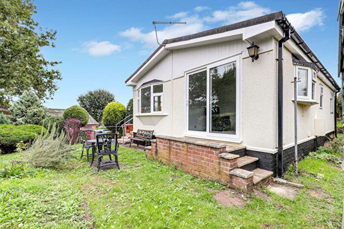 2 Bedroom Park Home For Sale In Killarney Park, Nottingham, NG6